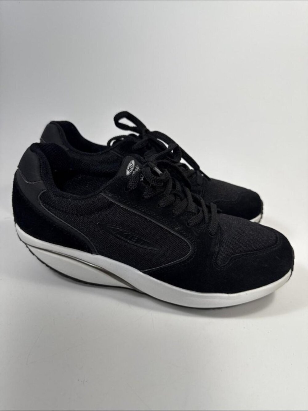 MBT-1997 Classic Womens 7.5 Lace-up Sneakers Black On Black Rockers Walking Shoe
